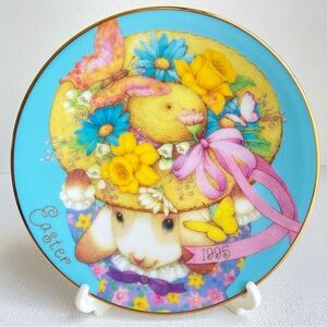 Avon 1995 Easter Plate My Easter Bonnet little rabbit in porcelain 22k gold trim